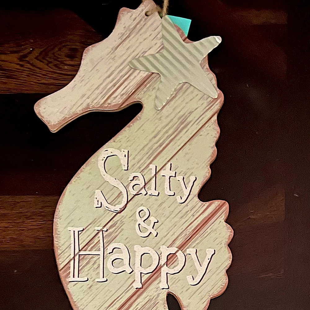 Hanging Wooden Seahorse Decor - Picture 3 of 3